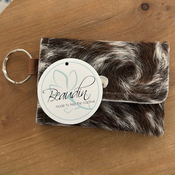 BEAUDIN Keychain Wallet | Cowhide & Leather Card Holder-long hair - Picture 4 of 5